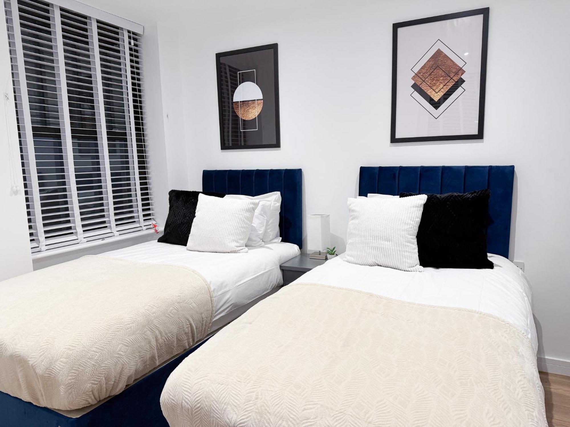 Spacious Modern 1 Bed Apartments In St Neots - Perfect For Contractors & Professionals - Free Parking - Wifi - Fully Equipped Kitchen - Smart Tv Ideal For Work Stays And Long Projects Exterior photo